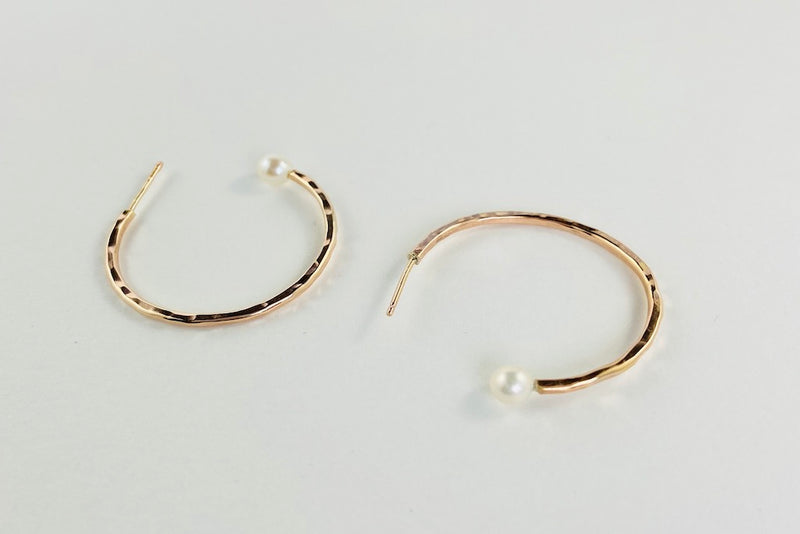The small dreamer gold and pearl hoops